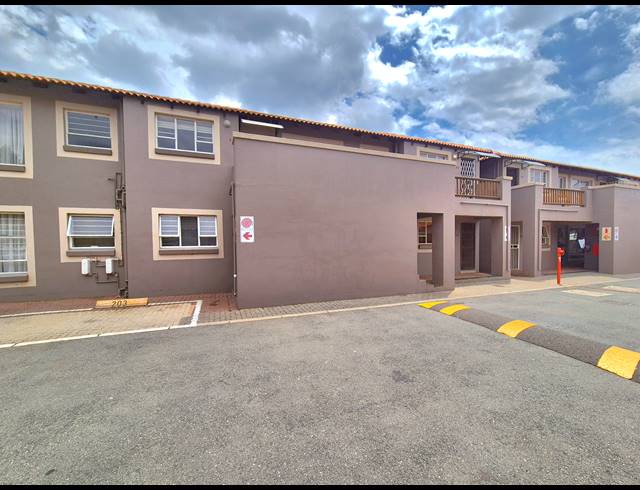 2 BEDROOM APARTMENT FOR SALE IN VAN DYK PARK